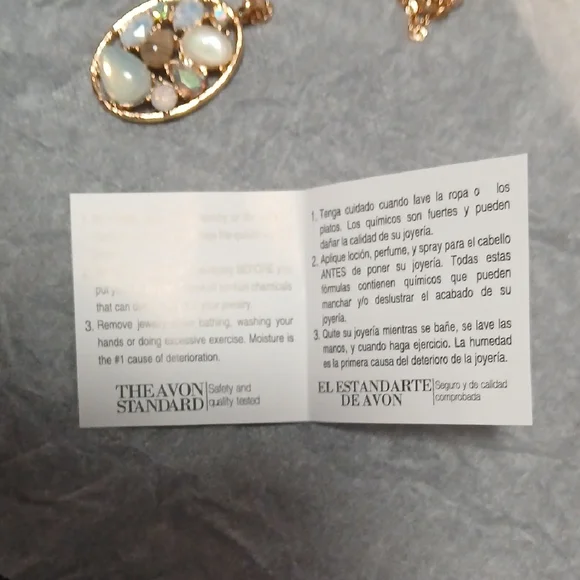 Avon Gold and Cream Cameo Necklace - Picture 7 of 9